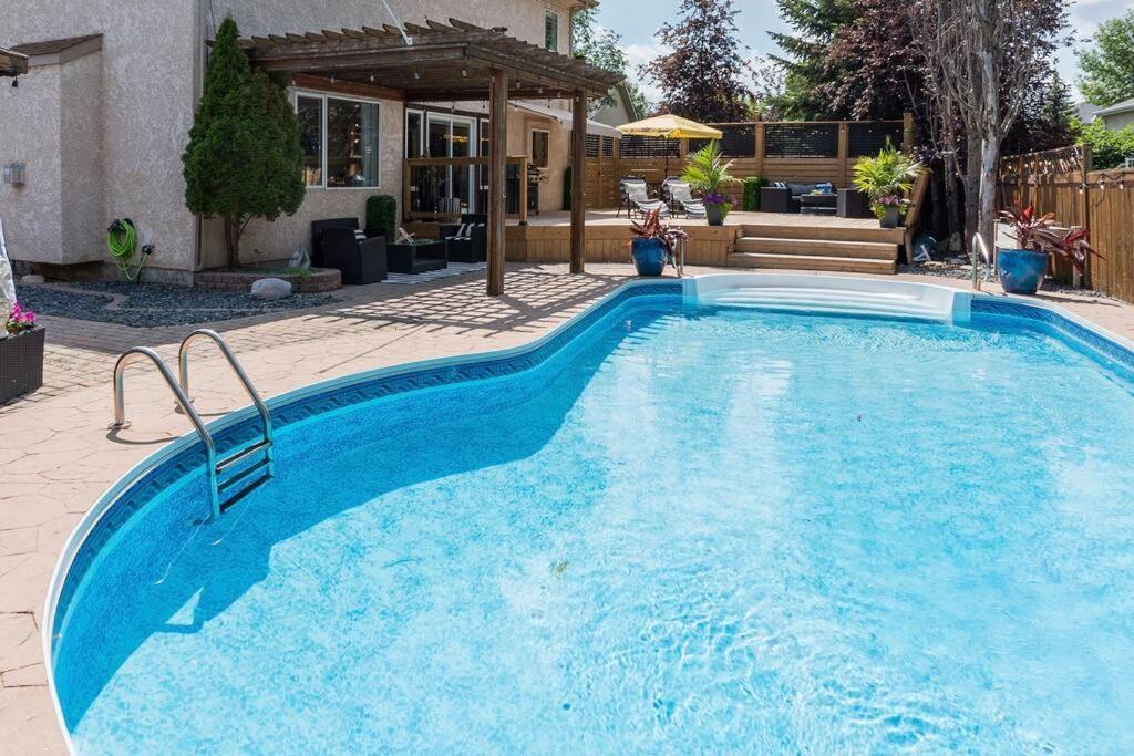 Luxe Oasis Retreat: Lg Grp, Pool, Bbq, 4Br, Ac! Villa Winnipeg Exteriör bild