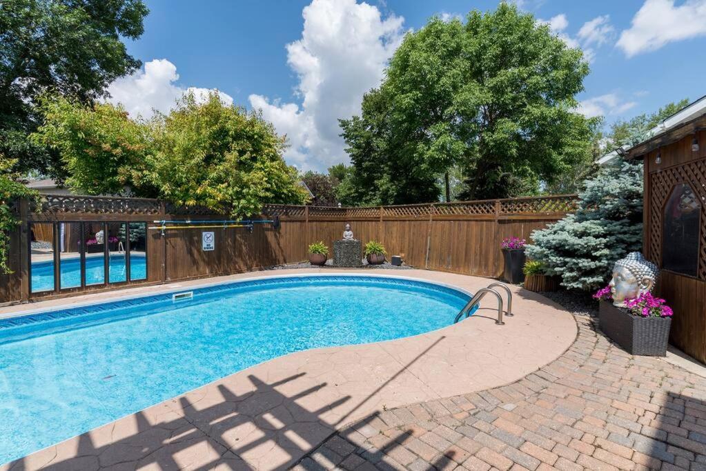 Luxe Oasis Retreat: Lg Grp, Pool, Bbq, 4Br, Ac! Villa Winnipeg Exteriör bild